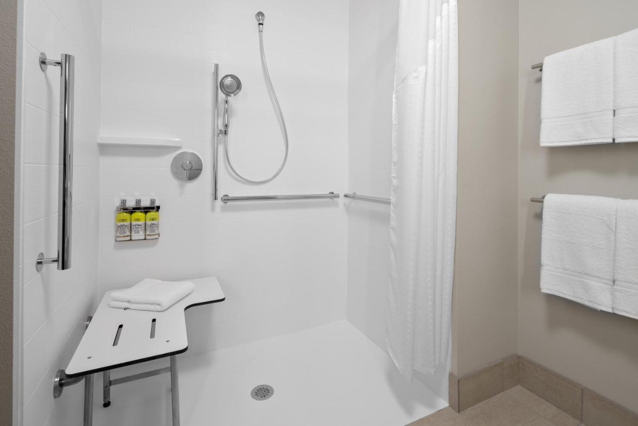 Holiday Inn Express & Suites - Elkhorn - Lake Geneva Area By Ihg Ngoại thất bức ảnh