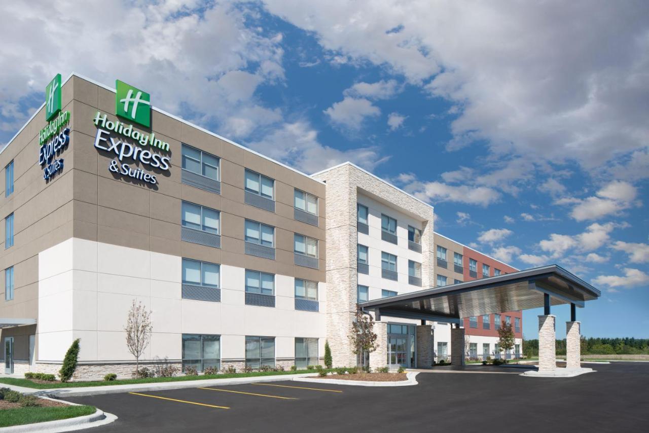 Holiday Inn Express & Suites - Elkhorn - Lake Geneva Area By Ihg Ngoại thất bức ảnh
