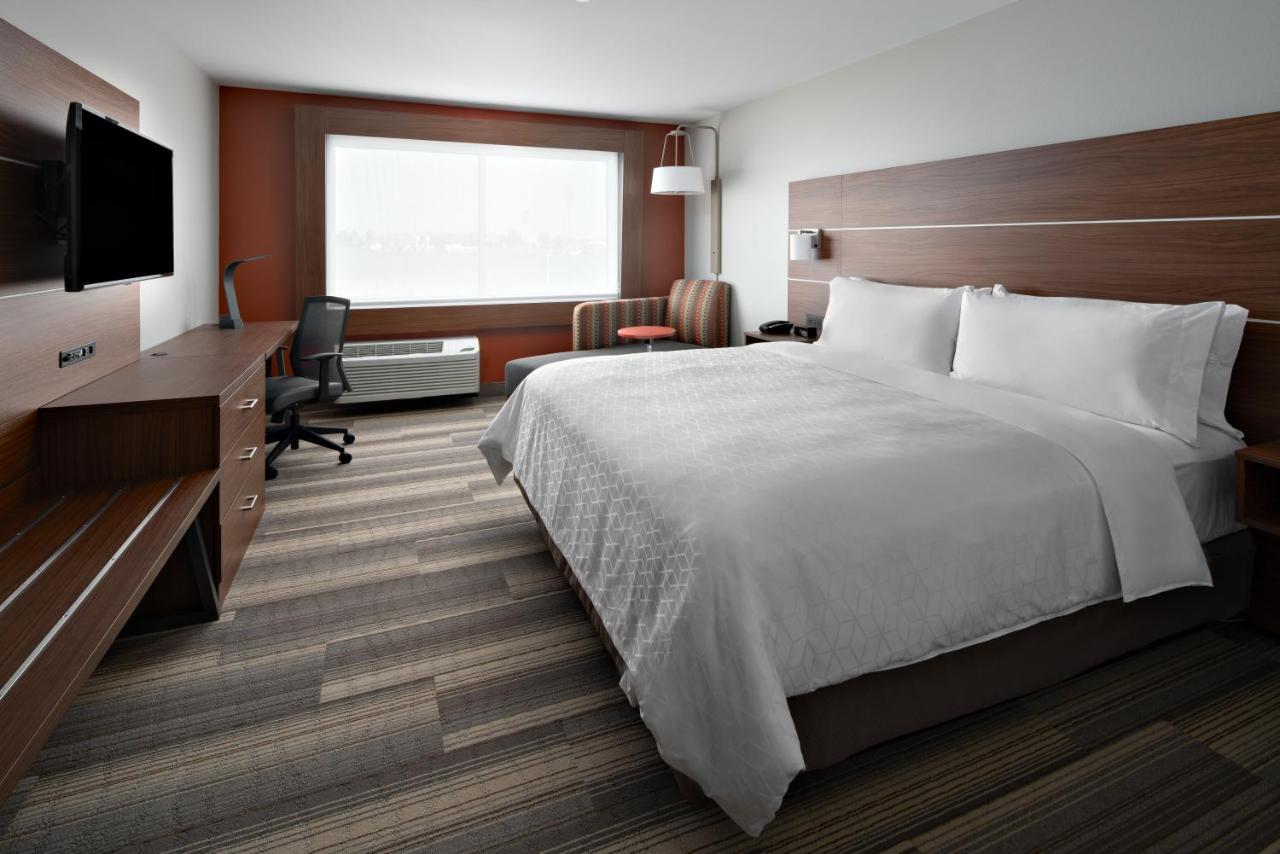 Holiday Inn Express & Suites - Elkhorn - Lake Geneva Area By Ihg Ngoại thất bức ảnh