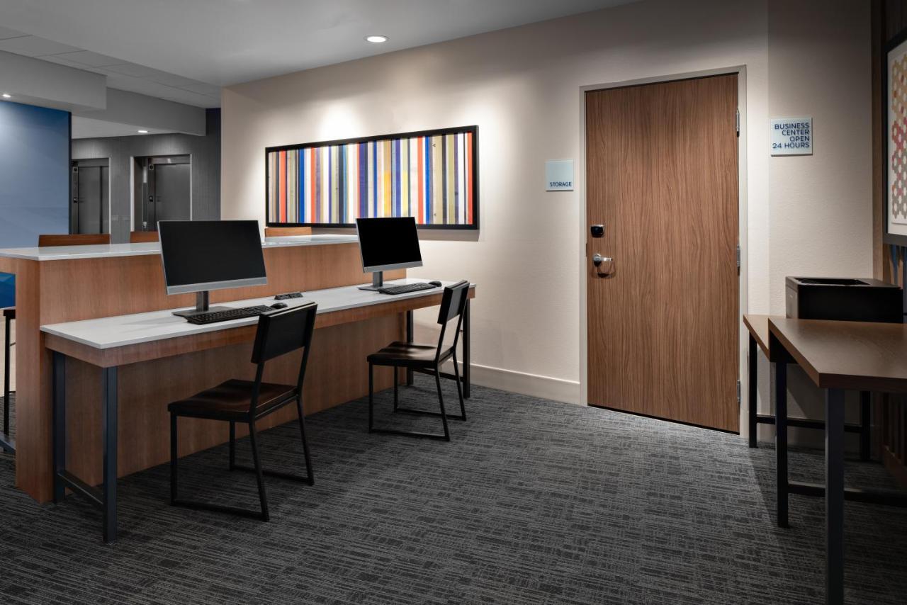 Holiday Inn Express & Suites - Elkhorn - Lake Geneva Area By Ihg Ngoại thất bức ảnh