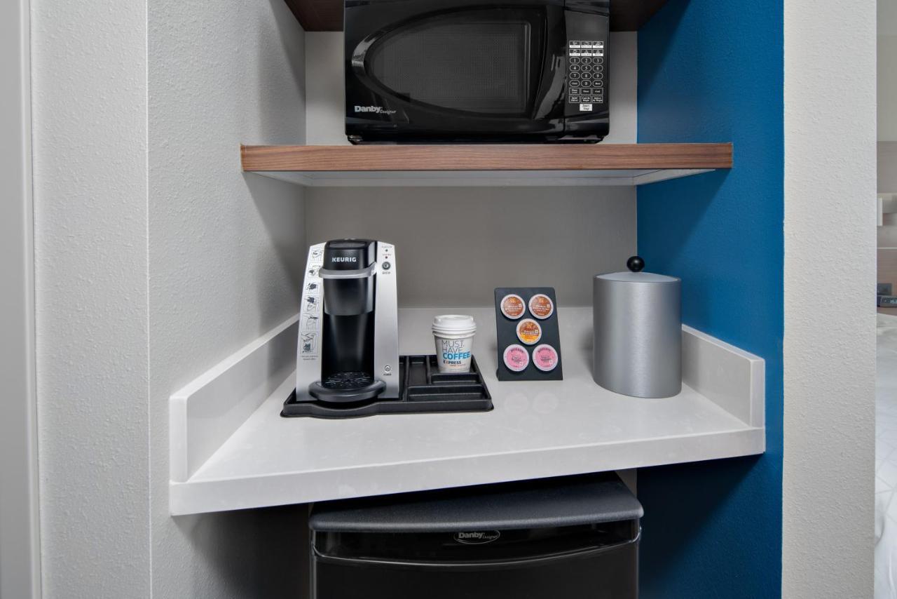 Holiday Inn Express & Suites - Elkhorn - Lake Geneva Area By Ihg Ngoại thất bức ảnh