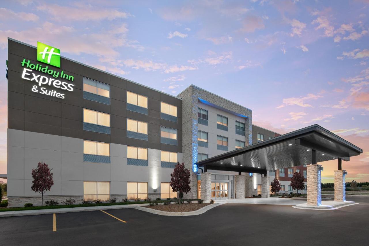 Holiday Inn Express & Suites - Elkhorn - Lake Geneva Area By Ihg Ngoại thất bức ảnh