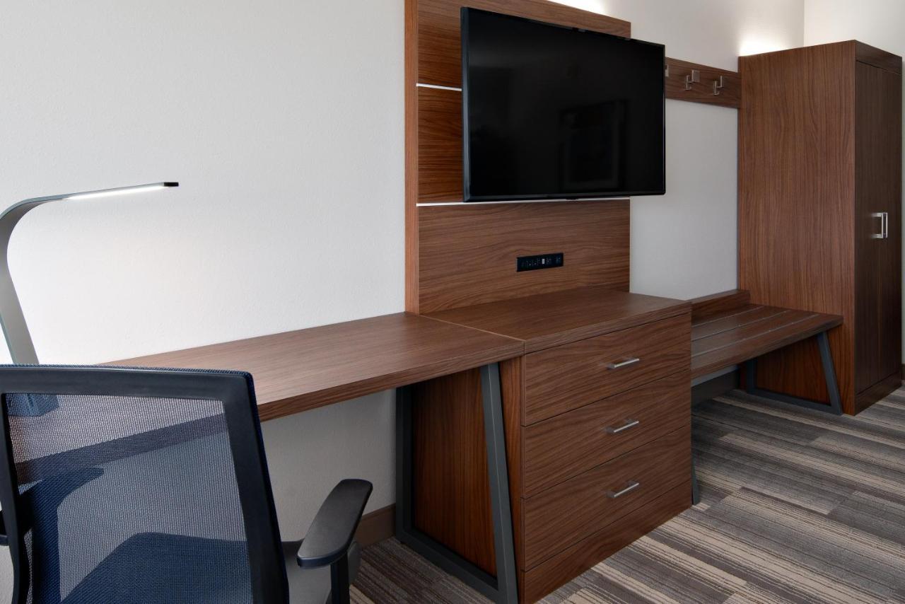 Holiday Inn Express & Suites - Elkhorn - Lake Geneva Area By Ihg Ngoại thất bức ảnh
