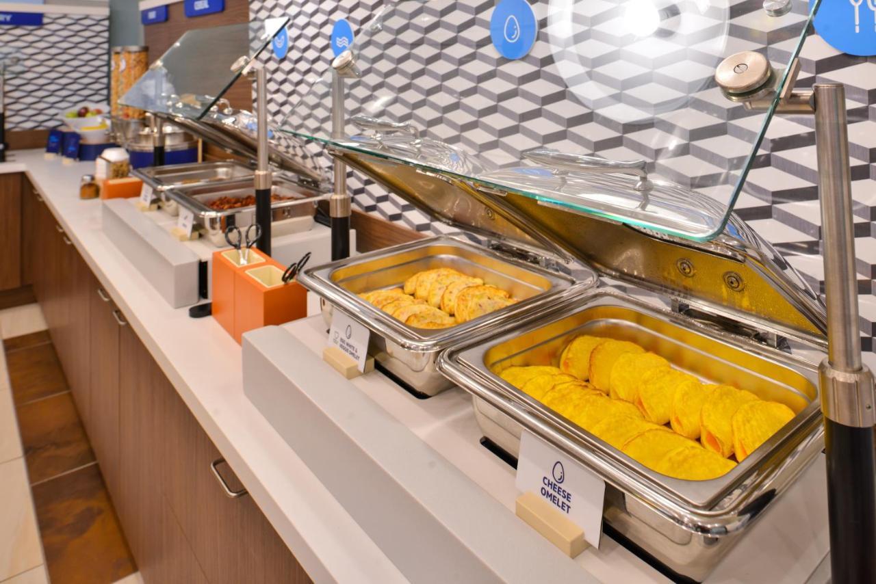 Holiday Inn Express & Suites - Elkhorn - Lake Geneva Area By Ihg Ngoại thất bức ảnh