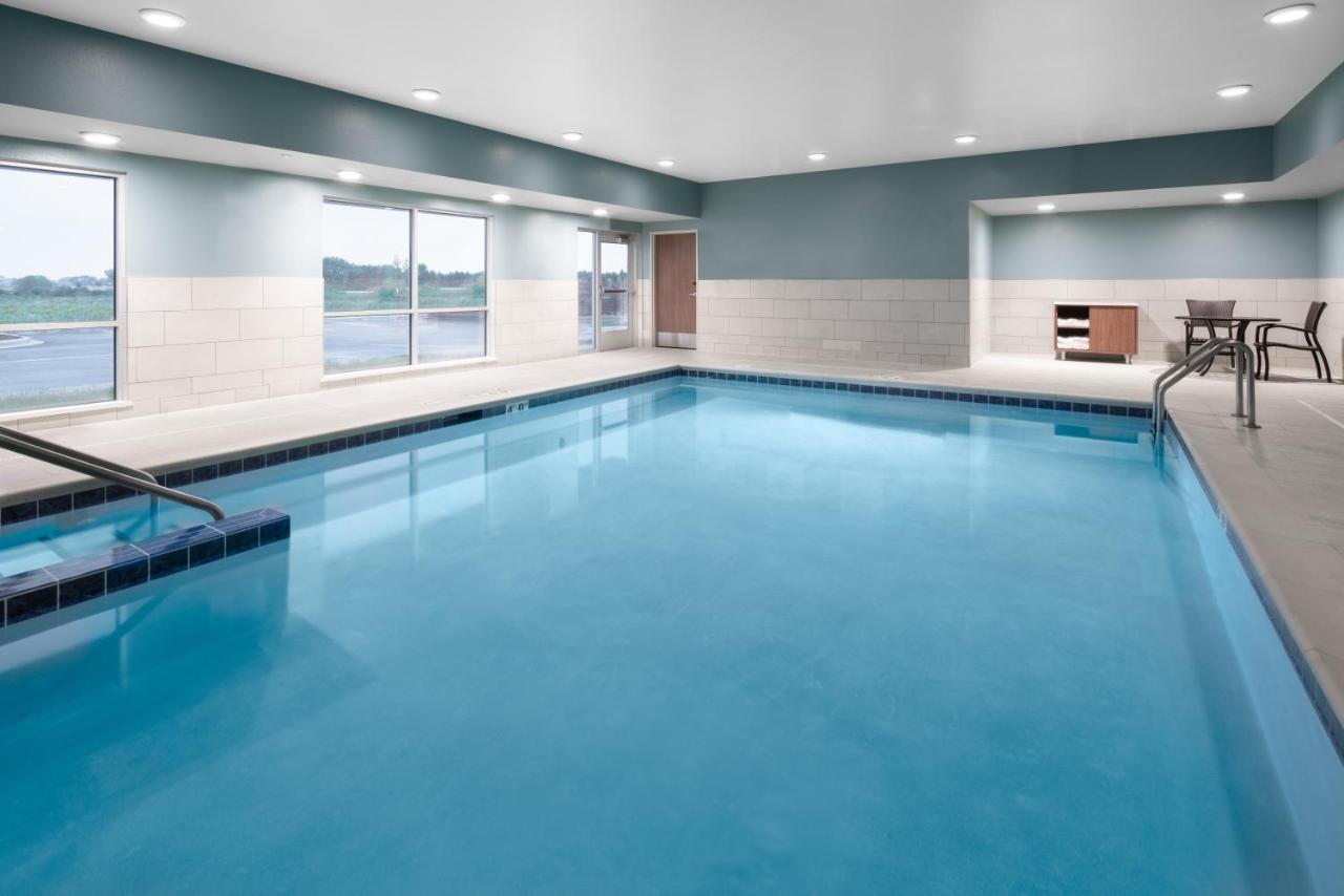 Holiday Inn Express & Suites - Elkhorn - Lake Geneva Area By Ihg Ngoại thất bức ảnh