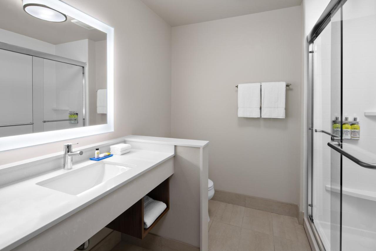 Holiday Inn Express & Suites - Elkhorn - Lake Geneva Area By Ihg Ngoại thất bức ảnh