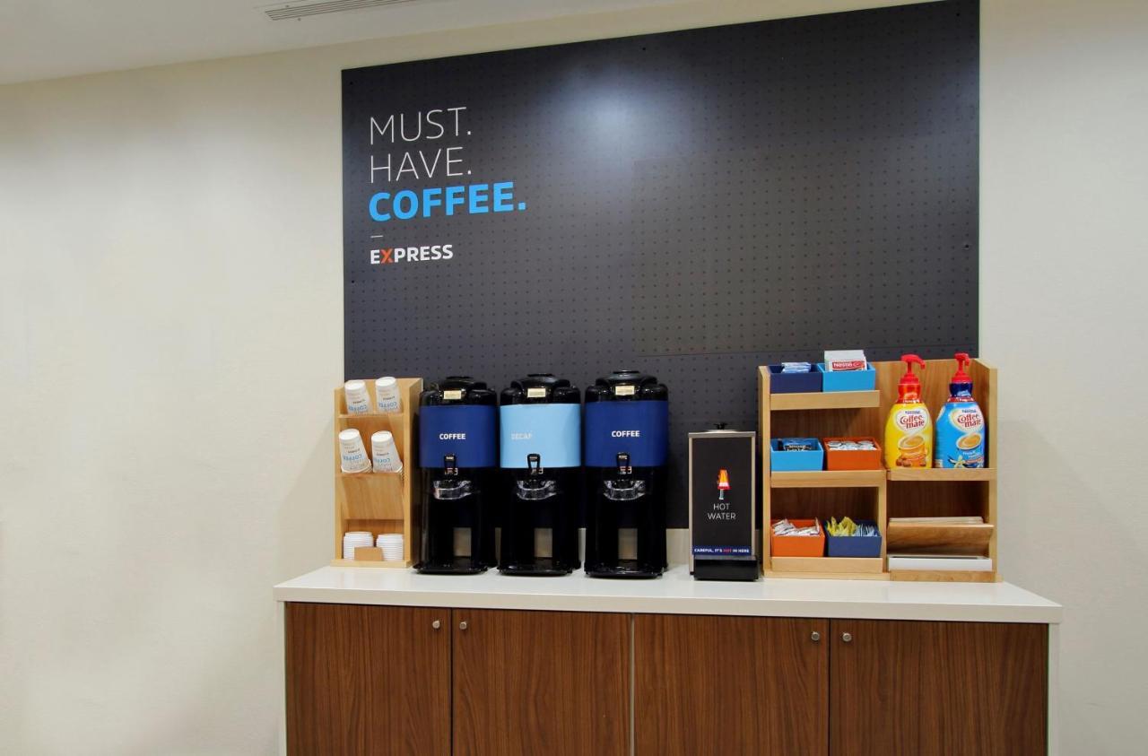 Holiday Inn Express & Suites - Elkhorn - Lake Geneva Area By Ihg Ngoại thất bức ảnh